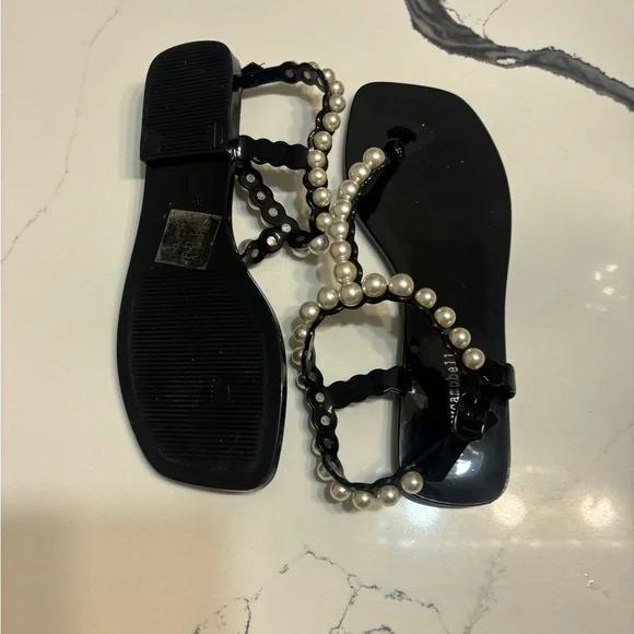 Elegant Black Pearl Sandals - Picture 3 of 3